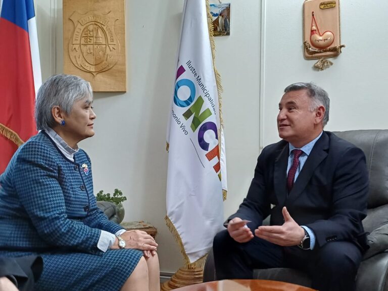 Alcalde Fernando Oyarzún Macías se reune con embajadora de Japón en Chile