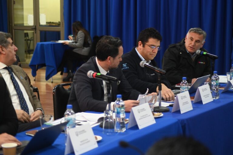 Alcalde Fernando Oyarzún Macías participa en reunión «Plan salmón» desarrolada en Puerto Montt