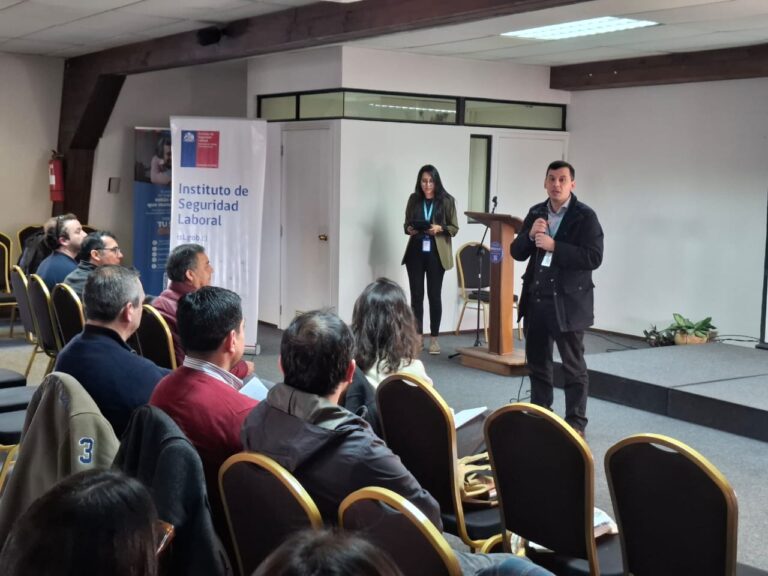 Instituto de Seguridad Laboral y Servicio de Salud Osorno realizan jornada de capacitación para trabajadores a honorarios