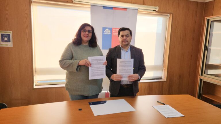 San Juan de la Costa firma convenios clave con PRODEMU y CONADI