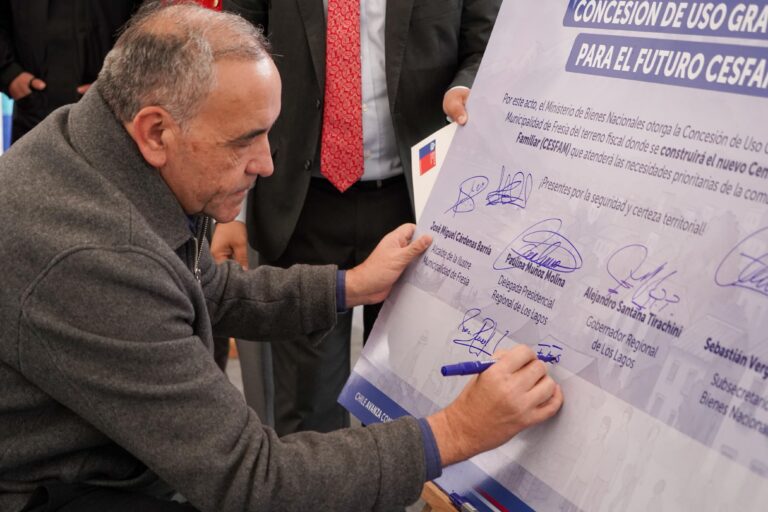 Subsecretario de Bienes Nacionales entrega terreno para la futura construcción del nuevo Centro de Salud Familiar de Fresia