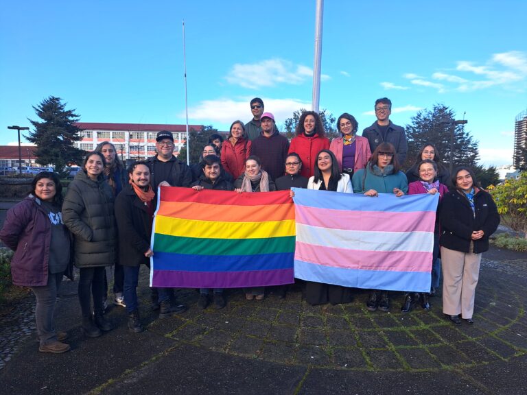 Representantes del Gobierno y de organizaciones izaron Bandera de la Diversidad en frontis del Centro Administrativo Regional