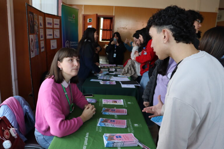 UACh Puerto Montt da inicio al Mes del Orgullo con feria sobre diversidad sexual, salud y acompañamiento