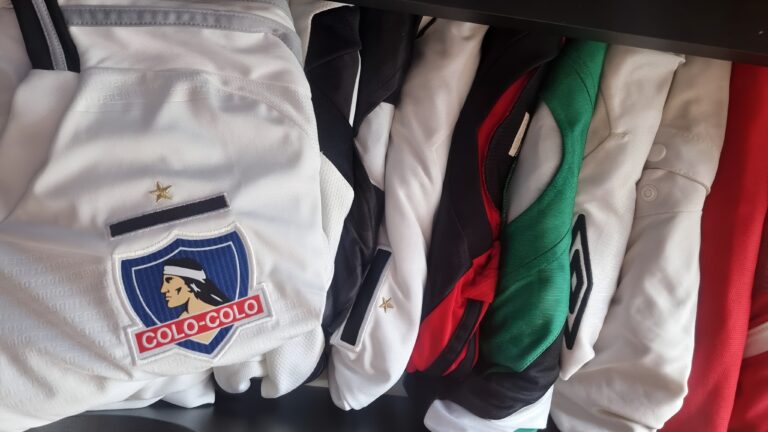 Guía completa: cómo reconocer una camiseta de fútbol original versus una réplica