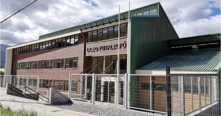 Liceo Bicentenario de Futaleufú impulsa y acompaña a estudiantes en trabajos de investigación científica