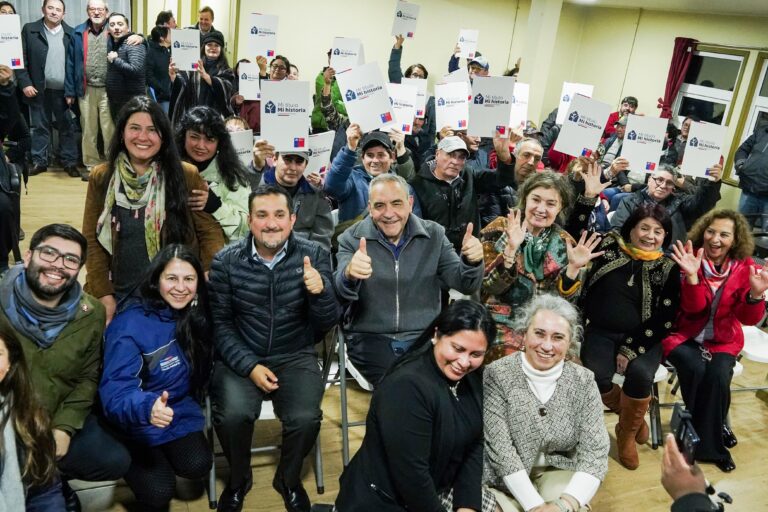 Subsecretario de Bienes Nacionales entrega nuevos títulos de dominio en el histórico sector de Las Cascadas
