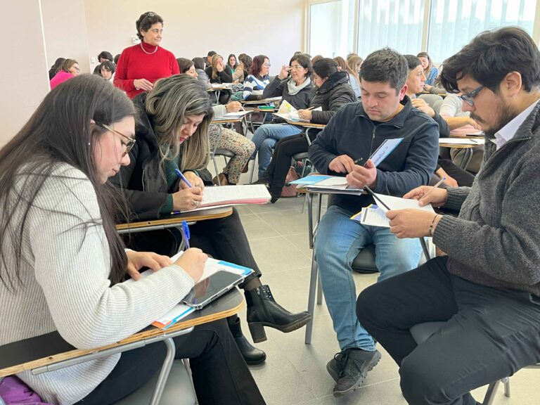 Docentes de Los Lagos participan en primera capacitación del programa Sumo Primero