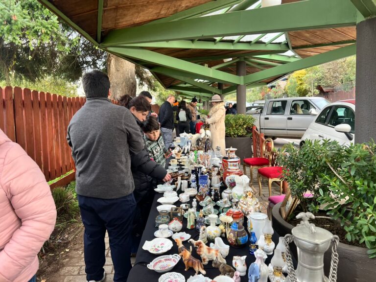 Expositores de la Región presentan objetos con historia en Segunda Feria de Antigüedades en la Costanera