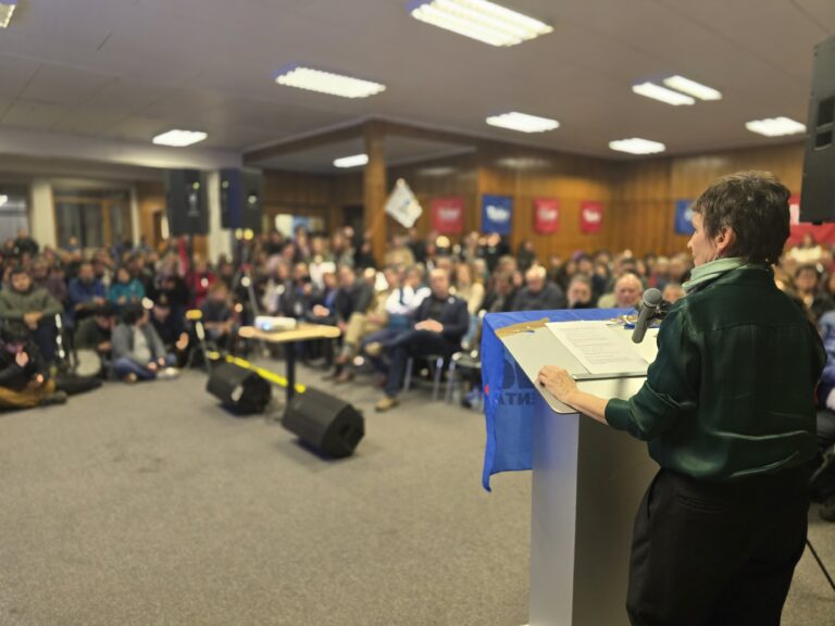 Más de 350 personas asisten a encuentro ciudadano en Valdivia en respaldo de la candidatura de Carolina Tohá