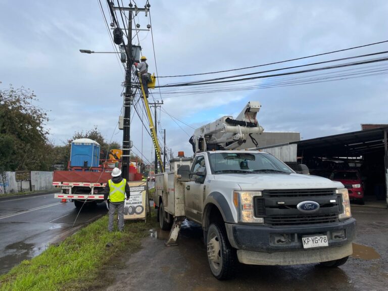 Saesa refuerza trabajos de mantenimiento en Osorno para mejorar la calidad del suministro eléctrico