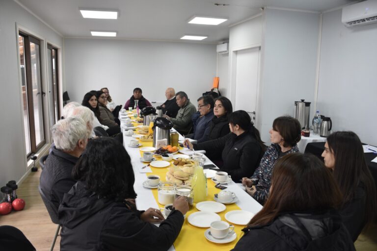 Diálogo y territorio: comunidades indígenas del lago Huillinco–Cucao se articulan con el Estado.