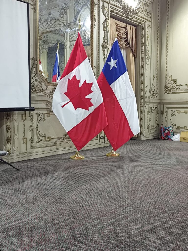 CONAF envía 62 brigadistas a Canadá en apoyo al combate de incendios forestales