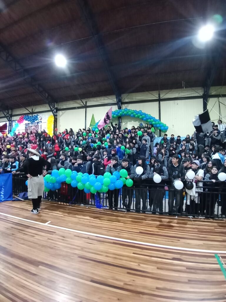65 años de historia y formación técnico y profesional: Liceo Bicentenario de Excelencia Instituto Comercial de Osorno celebra junto a su comunidad educativa con una jornada de actividades recreativas, artísticas y deportivas