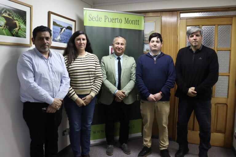 Rector Egon Montecinos se reúne con vocero estudiantil en su primera visita oficial a la Sede Puerto Montt UACh