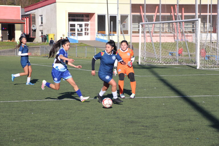 El equipo del Club Deportivo “Recreativo Puerto Varas” ganó el Selectivo Regional de Fútbol Damas, de clasificación para competir en los Juegos Binacionales de la Araucanía Tierra del Fuego 2025.