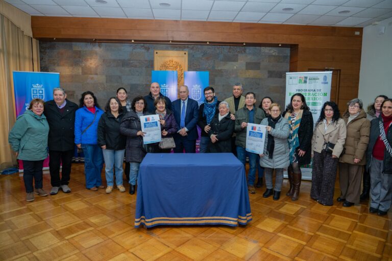 Firman contrato que da luz verde a obras Quiero Mi Barrio en población García Hurtado de Mendoza de Rahue Alto