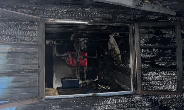 Fiscalía de Los Ríos investiga a hombre por incendiar casa de su padre y causar su muerte en Mariquina