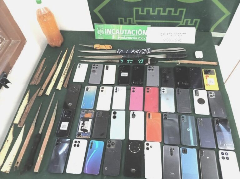 Gendarmería realiza masiva incautación de teléfonos en cárcel de Puerto Montt
