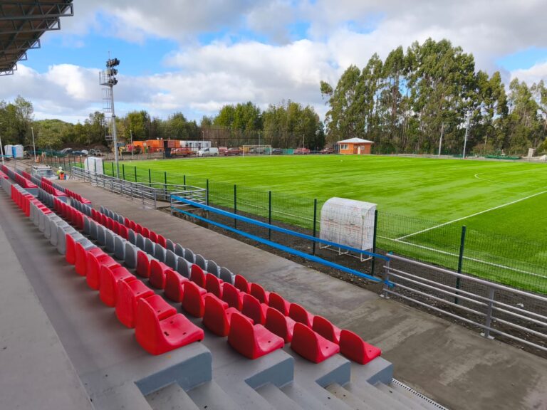 Comisión Provincial Chiloé del CORE conoció avances del estadio de Quemchi y constató que obras alcanzan un 90%