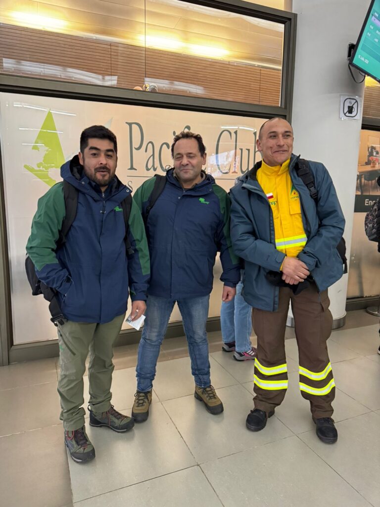 3 jefes de brigadas de CONAF Los Ríos viajan hasta Canadá para combatir incendios forestales