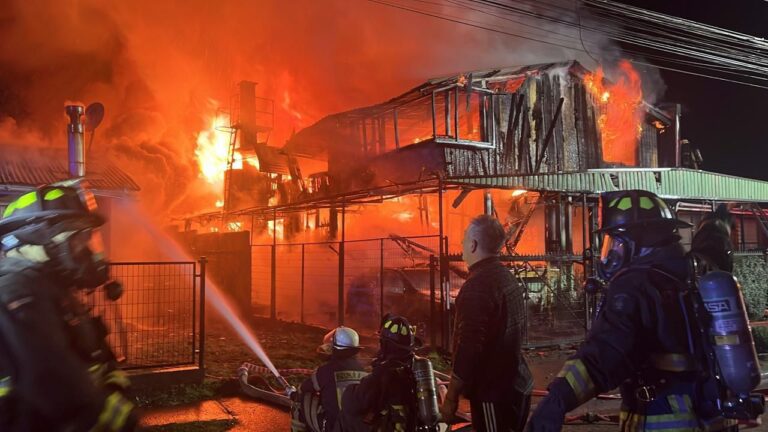 Incendio en Vista Hermosa deja cuatro viviendas afectadas y 11 damnificados