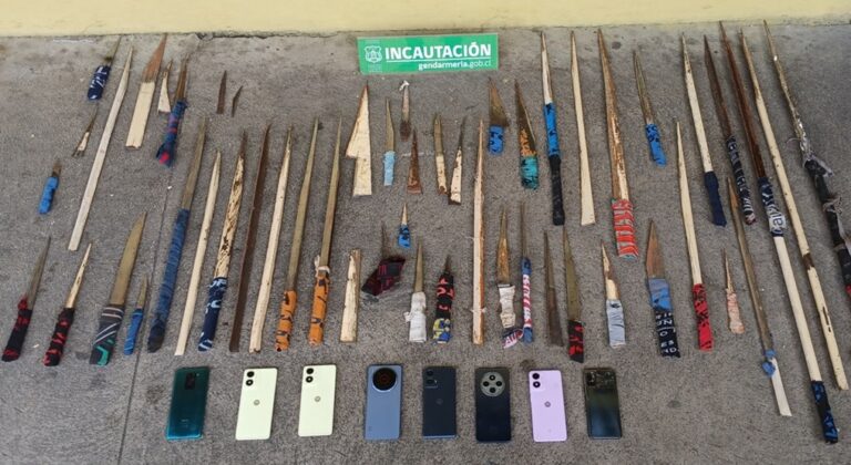 Gendarmería efectúa masiva incautación de armas blancas en cárcel de Puerto Montt