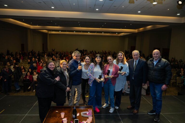 Con obra «Malas madres» se dio inicio al «Festival de Teatro Osorno 2025»