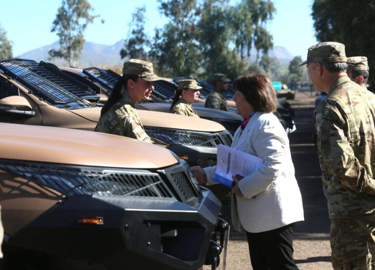 Anuncian la llegada de 70 camionetas blindadas para reforzar la seguridad del país