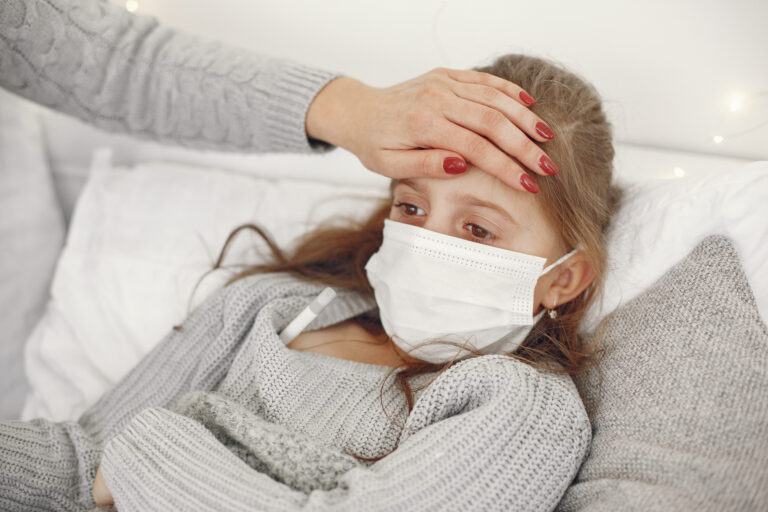 Retorno a clases podría aumentar los casos de virus respiratorios: llaman a vacunarse contra la influenza