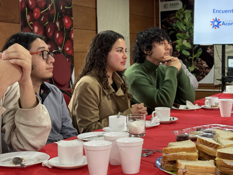 Fundación AcompañaChile realiza Primer Encuentro de  Becarios y Fundadores