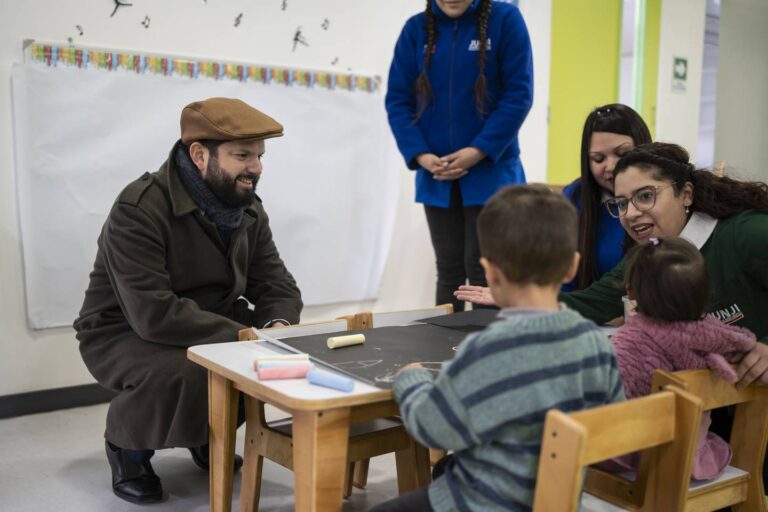 ¿Tienes guaguas, niñas o niños? Así te beneficia la nueva Ley de Modernización de la Educación Parvularia