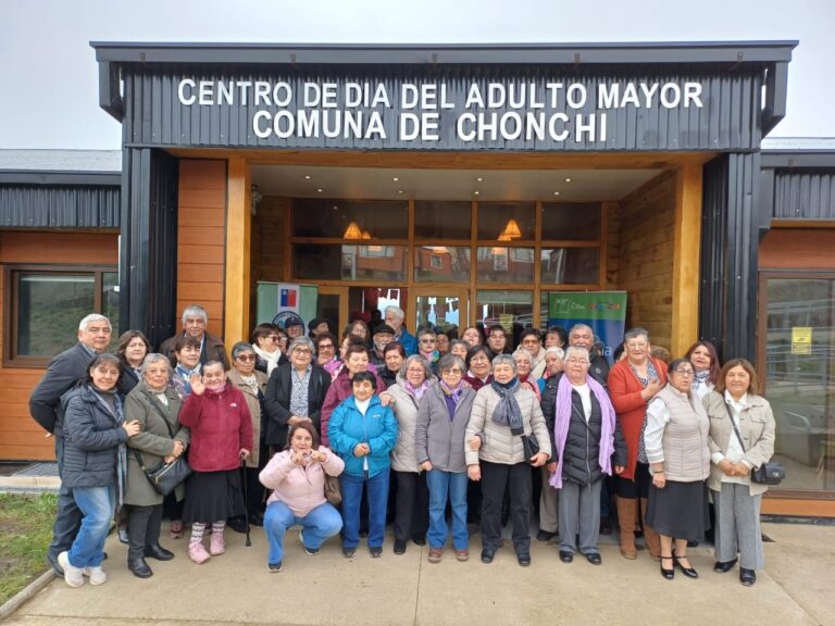 Los adultos mayores vivieron un día de fiesta al celebrar el primer aniversario del CEDIAM de Chonchi