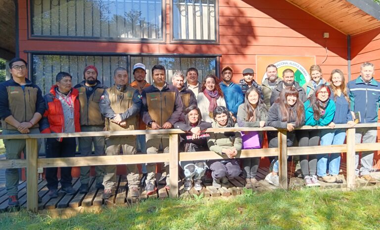 Curso para guías locales en turismo y conservación de las comunidades aledañas al Parque Nacional Alerce Andino.