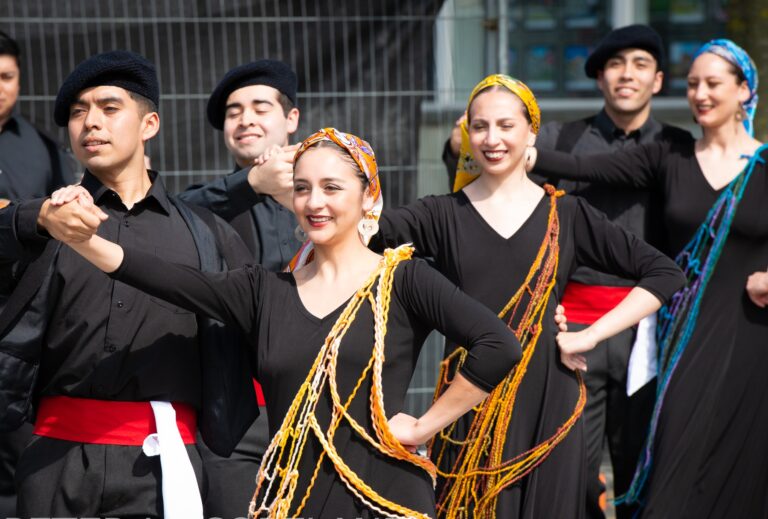 Destacando su riqueza y diversidad, Puerto Montt celebran día internacional del folklore