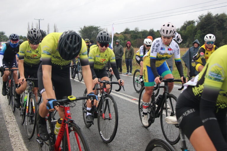 Mindep e IND entregaron implementación deportiva al ciclismo para la preparación para los Juegos de la Araucanía