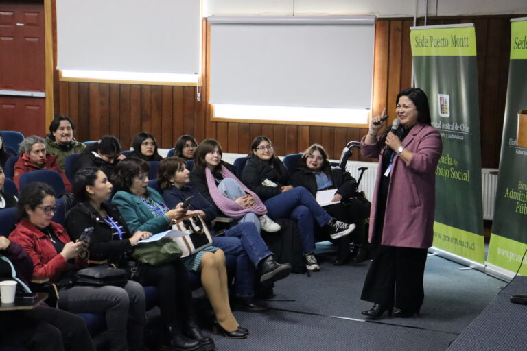 Sede Puerto Montt UACh y SEREMI de Salud realizan seminario para fortalecer la incorporación del enfoque intercultural en la formación de profesionales que trabajarán en salud