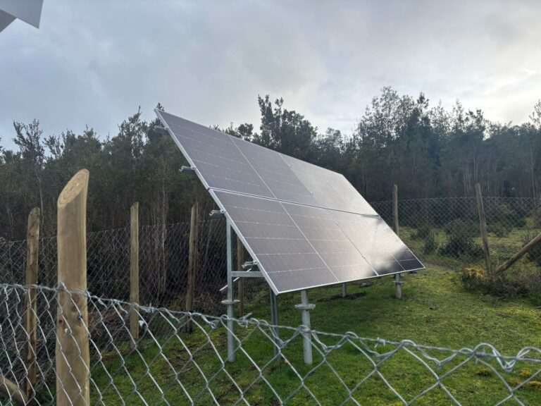 Habitantes de sectores rurales de Quellón acceden a energía eléctrica permanente gracias a alianza público-privada