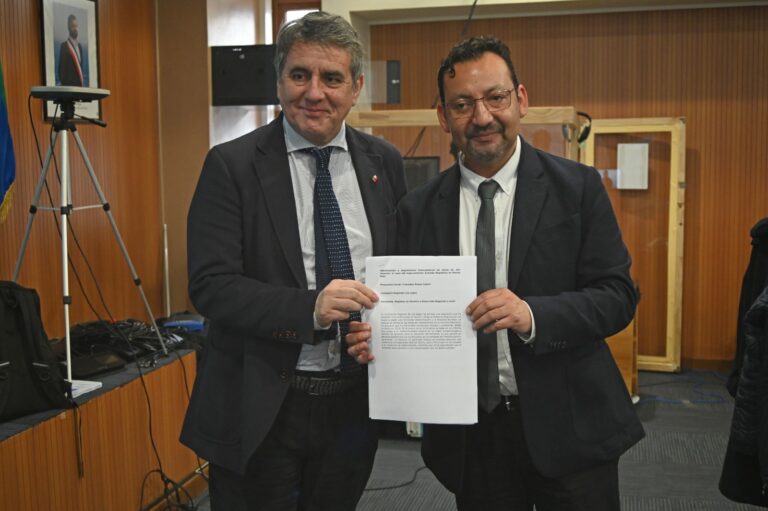 Consejero Francisco Reyes presenta propuesta para mejorar control de obras públicas en la región