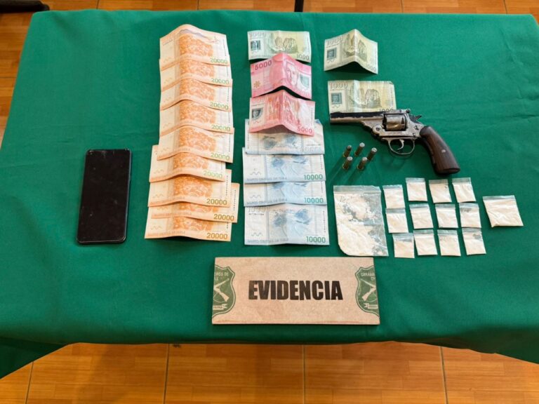 Ciclistas de Carabineros detuvieron a un joven con arma de fuego en pleno centro de Osorno