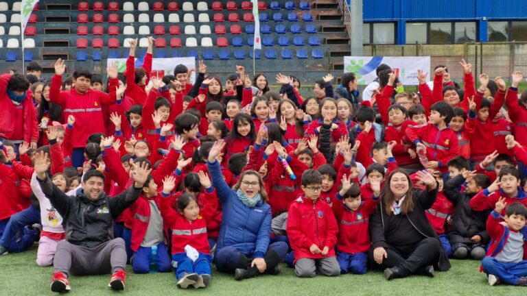 Niños, niñas y adolescentes de Fresia participaron en un Encuentro Formativo Deportivo realizado en conmemoración del Mes de la Niñez