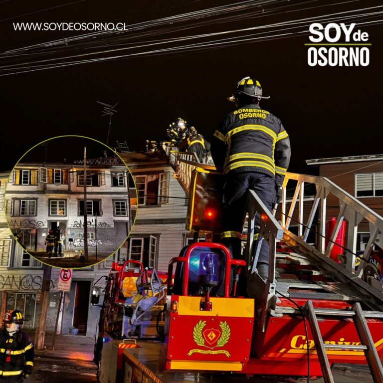 Incendio en Osorno deja dos damnificados y destruye tercer piso de una vivienda