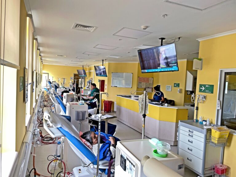 Inicia el funcionamiento del servicio de diálisis en el nuevo hospital de Quellón