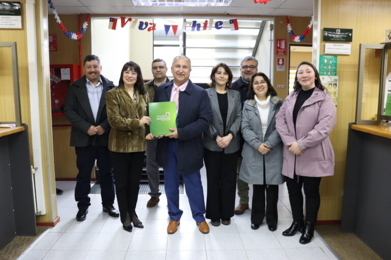Rector de la UACh y Vicerrectora de la Sede Puerto Montt firman Acuerdo de Cooperación con el Colegio San José