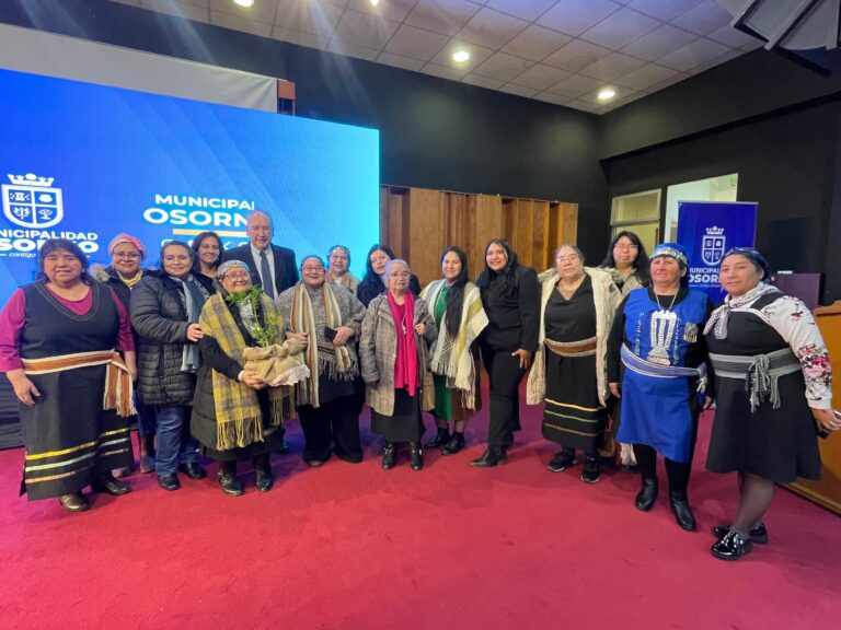 Municipio de Osorno reconoció a mujeres indígenas de la ciudad