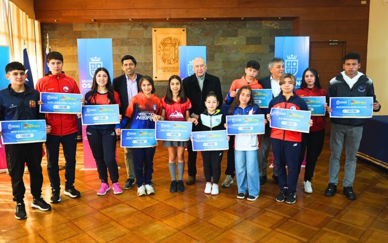 Doce jóvenes talentos recibieron la «beca deportiva municipal 2025»
