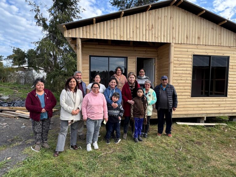 Entrega de viviendas a familias expropiadas en Puerto Octay