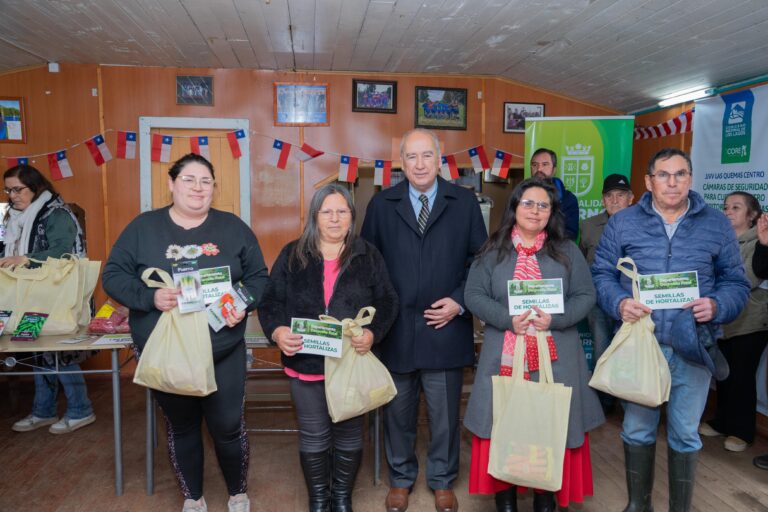 Vecinos rurales fueron beneficiados con semillas de hortalizas y sacos de concentrado para animales