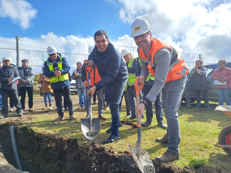 Chonchi avanza en Servicios Sanitarios Rurales: Más de 124 familias de Los Petanes serán las favorecidas y una inversión superior a los mil 650 millones de pesos.