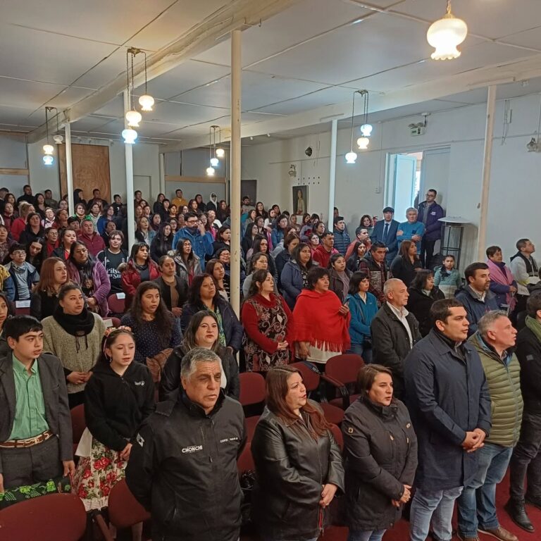 98 familias ya son oficialmente propietarias de sus hogares