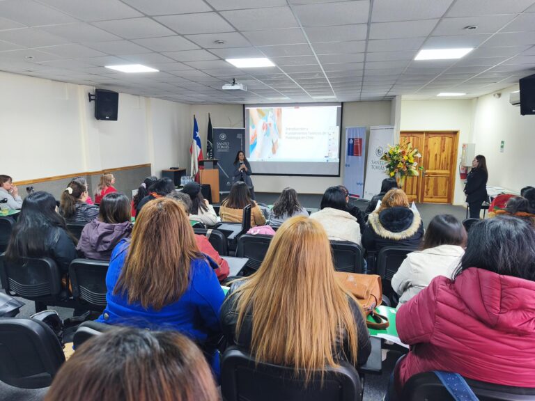 Estudiantes y Egresadas de Podología Clínica del CFT actualizaron conocimientos sobre la atención podológica y su rol en los establecimientos de Atención Primaria